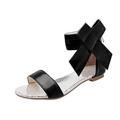 Black flat sandals with pretty bow